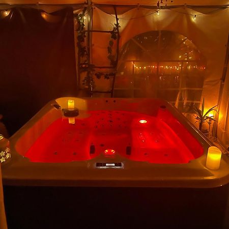 לינה וארוחת בוקר Choisy Le Jacuzzi מראה חיצוני תמונה