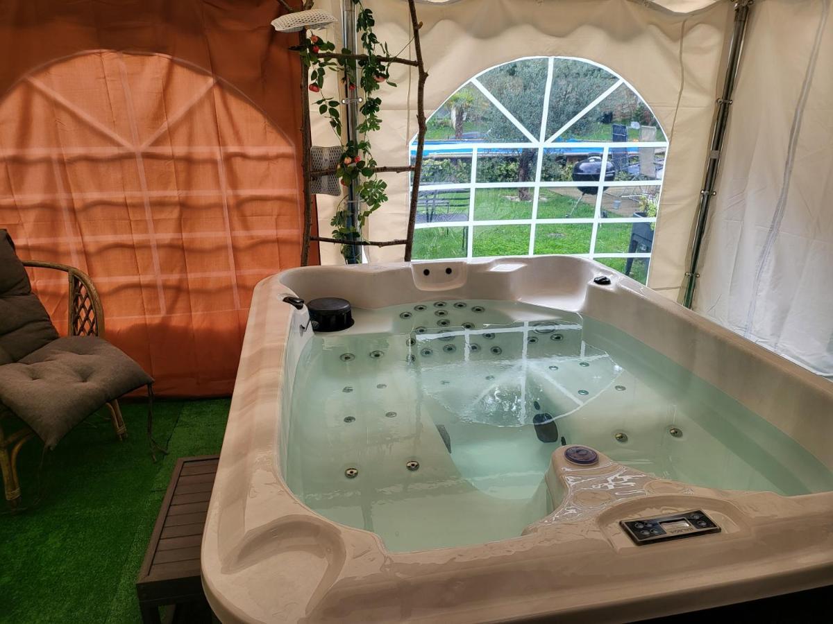 לינה וארוחת בוקר Choisy Le Jacuzzi מראה חיצוני תמונה