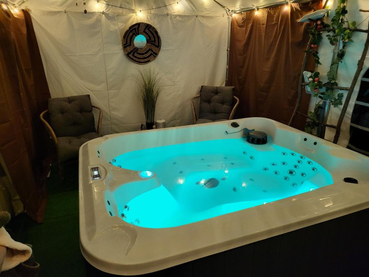 לינה וארוחת בוקר Choisy Le Jacuzzi מראה חיצוני תמונה
