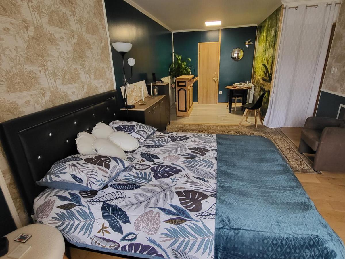 לינה וארוחת בוקר Choisy Le Jacuzzi מראה חיצוני תמונה