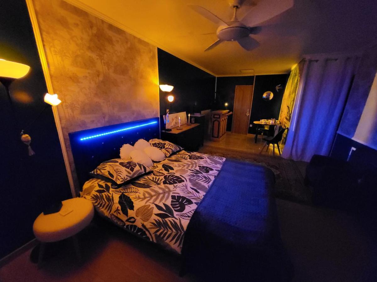 לינה וארוחת בוקר Choisy Le Jacuzzi מראה חיצוני תמונה